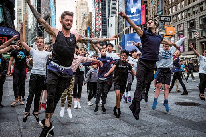 著名ダンサーら約300人がバレエレッスンを行った　MISHA FRIEDMANーTHE NEW YORK TIMESーREDUX／AFLO