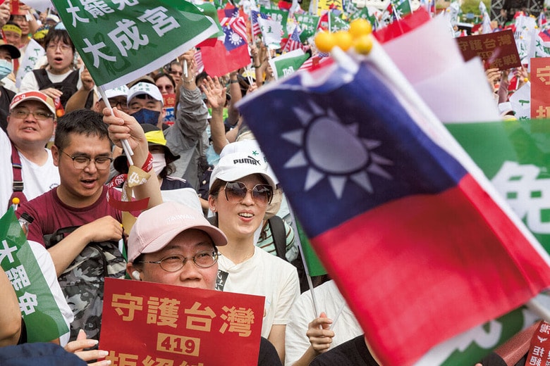 野党・国民党の立法委員のリコールを求める集会（台北、4月19日）　JAMESON WUｰEYEPRESSｰREUTERS