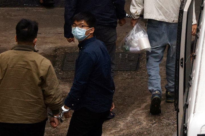 罪状認否後、収監された民主活動家、黄之鋒（11月23日）　Tyrone Siu-REUTERS