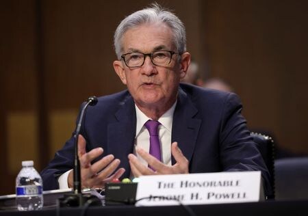 米連邦準備理事会（ＦＲＢ）のパウエル議長は３０日、今週退任を表明したボストンとダラスの２つの地区連銀総裁の後任として「多様な候補者」を見つけるために一層の取り組みを行うと確約した。２８日撮影（２０２１年　ロイター/Kevin Dietsch）