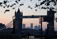 英サービスＰＭＩ、9月52.1に低下　燃料高でコスト増大