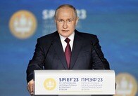 「国民に怯えすぎ！」 演説するプーチン大統領、聴衆との間の「異常な距離」が話題に