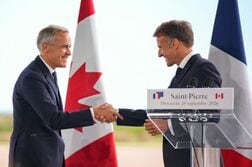 仏カナダ首脳、関係強化で合意　民主的価値観の浸食に対抗