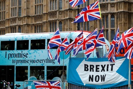 　１０月１６日、英独立系シンクタンクのニューフィナンシャルは同日公表したリポートで、欧州連合（ＥＵ）域内に事業拠点を開設する英金融機関が増えているため、英国のＥＵ離脱後の金融サービスに関する協定が結ばれても、英国、ＥＵの双方にとって重要性は限られる可能性があるとの見方を示した。写真はロンドンで９月３０日撮影（２０１９年　ロイター/Peter Nicholls）