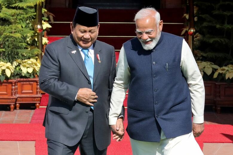 インドネシアのプラボウォ大統領（左）とインドのモディ首相。2025年1月25日、ニューデリーで撮影。REUTERS/Altaf Hussain