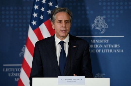 欧州歴訪中の米国のブリンケン米国務長官は７日、訪問先のバルト３国で、集団安全保障を定めた北大西洋条約機構（ＮＡＴＯ）条約第５条に対する米国のコミットメントを示し、ロシアの侵攻がウクライナにとどまらない恐れがあるとの懸念の沈静化に努めた。リトアニアで撮影（２０２２年　ロイター）