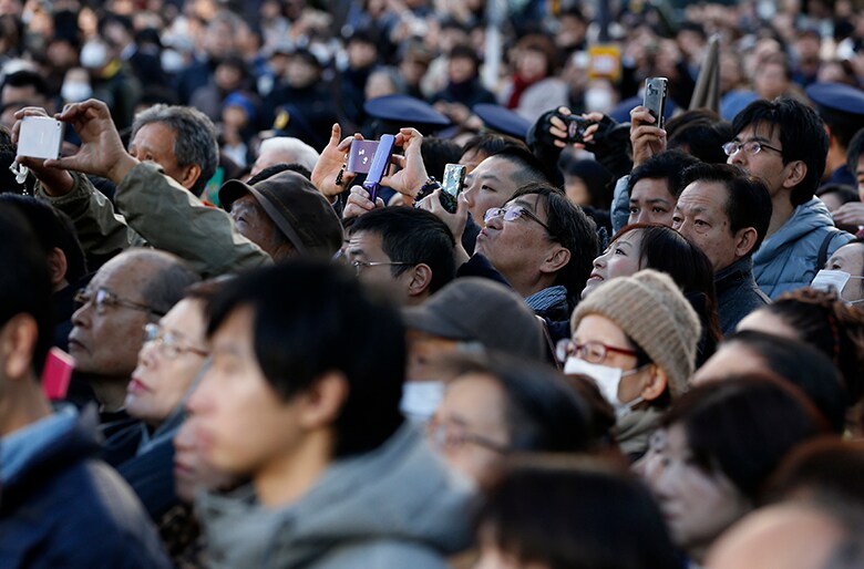 日本の言論では「反知性主義」がイデオロギー批判の感情論として使われているのが目立つ（写真は昨年末の衆院選で選挙演説を聞く人たち）　Yuya Shino-REUTERS