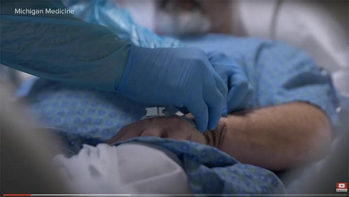 患者の数は1年前の最悪期に逆戻り。違いは「年齢が数十歳若い」こと ABCNEWS/YouTube