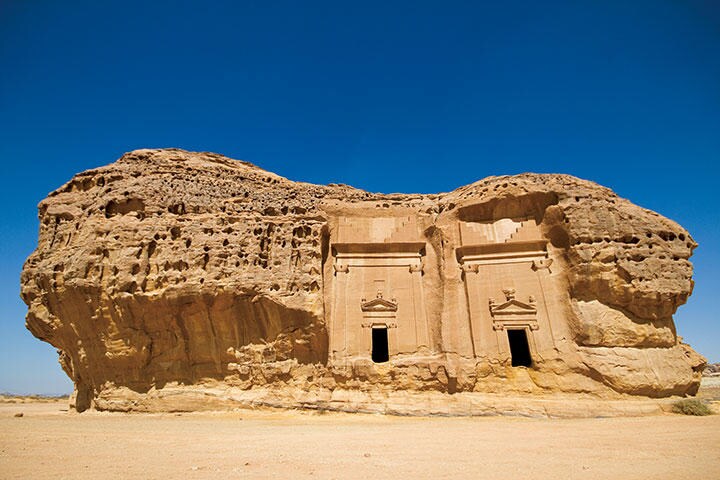 古代遺跡マダイン・サーレハには砂岩に装飾を施した墓石群が並ぶ　UNIVERSAL STOPPING POINT PHOTOGRAPHY- MOMENT OPEN/GETTY IMAGES