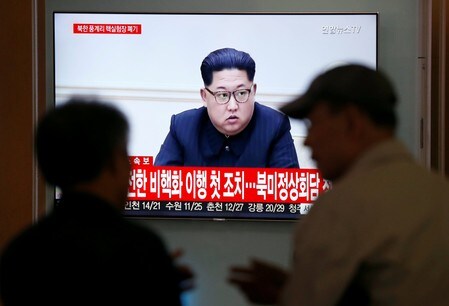 　５月２４日、北朝鮮の金桂冠・第１外務次官は、トランプ米大統領が米朝首脳会談の中止を表明したことについて、北朝鮮は米国と問題を解決することを常に受け入れるとの姿勢を示した。写真は、テレビ画面に映る北朝鮮の金正恩・朝鮮労働党委員長。ソウルで撮影（２０１８年　ロイター/Kim Hong-Ji）