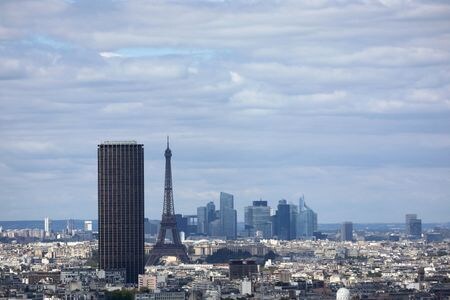 格付け会社Ｓ＆Ｐグローバルは１７日、フランスの格付けを「ＡＡマイナス」から「Ａプラス」に引き下げた。写真は８月、パリで撮影（２０２５年　ロイター/Abdul Saboor）