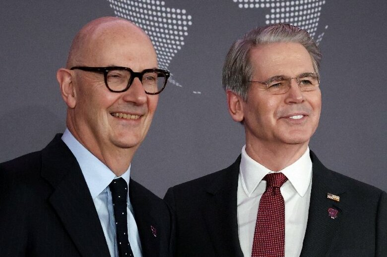 ベセント米財務長官（写真右）とレスキュール仏財務相。フランス・パリで１９日撮影。REUTERS/Tom Nicholson