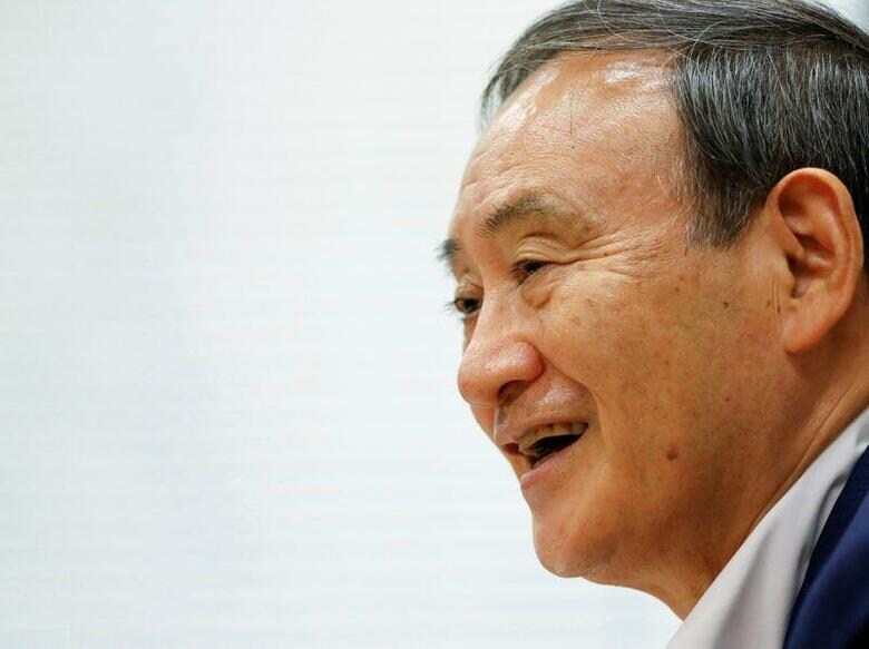 自民党総裁選への出馬を正式表明する見通しの菅義偉官房長官（写真）は、新型コロナウイルスを巡って、一貫して感染拡大の防止と経済回復の両立を目指す姿勢を示してきた。写真は都内で８月撮影（２０２０年　ロイター／Issei Kato）