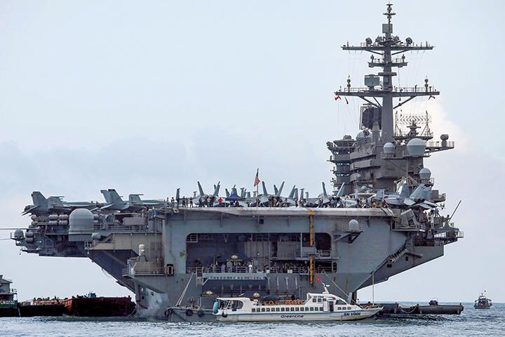 空母セオドア・ルーズベルトは現在、グアムに寄港中　NGUYEN HUY KHAM-REUTERS