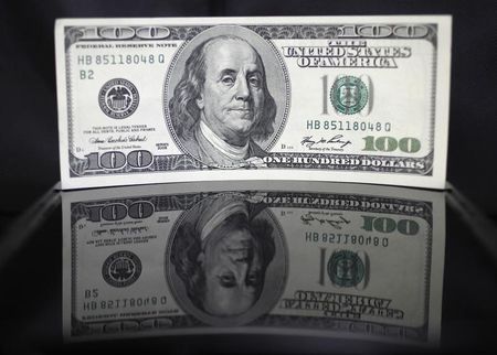 　１２月１６日、終盤のニューヨーク外為市場では、ドルが主要通貨に対して強含んだ。２０１１年８月撮影（２０１５年　ロイター/Yuriko Nakao）