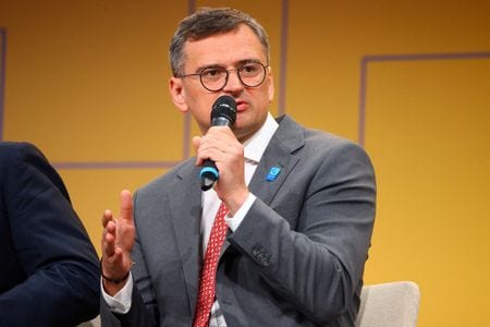 ７月２４日、 中国を訪問中のウクライナのクレバ外相（写真）は、広州市で中国の王毅外相と３時間以上にわたって会談した。ベルリンで６月撮影（２０２４年　ロイター/Nadja Wohlleben）