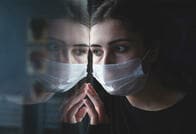 風刺小説の形でパンデミックの時代を記録する初めての新型コロナ小説