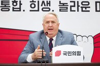 窮地の与党が頼るのは、全羅道育ちの「青い目の韓国人」医師...若手造反を食い止める「特効薬」になるのか？