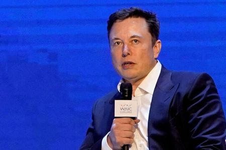 短文投稿サイトを運営する米ツイッターのイーロン・マスク最高経営責任者（ＣＥＯ）は９日、音声およびビデオ通話やメッセージ暗号化などの機能を追加する計画を明らかにした。写真は、２０１９年８月２９日に上海で開催されたイベントに出席したマスク氏。（２０２３年　ロイター／Aly Song）