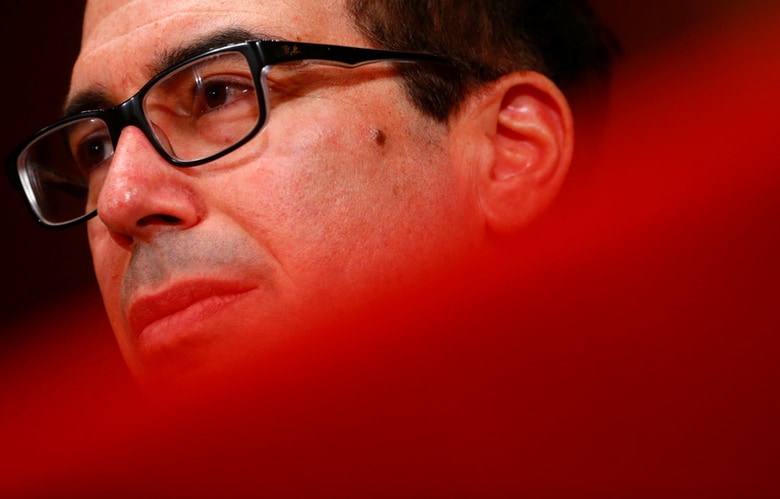 ８月２２日、米国は北朝鮮の核・ミサイル開発に関与したとして、中国とロシアの企業、個人に制裁を科す。写真はムニューシン米財務長官。ワシントンで７月撮影（２０１７年　ロイター／Eric Thayer）