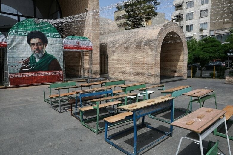 写真はテヘラン　8日提供写真　WANA (West Asia News Agency) via REUTERS
