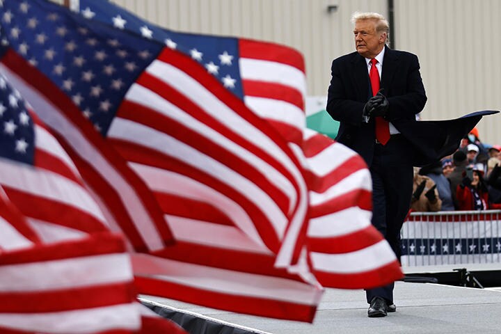 オークランドの遊説先のトランプ大統領（2020年10月30日）　CARLOS BARRIA-REUTERS