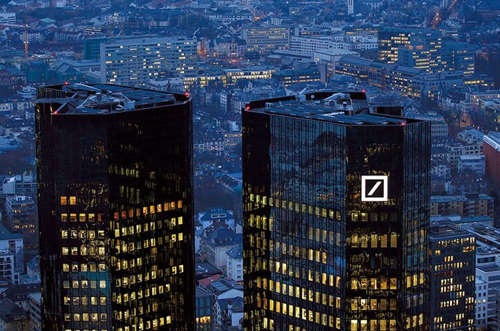 名門ドイツ銀行の先行きは暗い？　写真はフランクフルトの同行本店　Kai Pffaffenbach-REUTERS