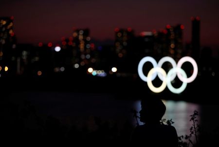 　３月２２日、国際オリンピック委員会（ＩＯＣ）は新型コロナウイルスの感染拡大を受けて緊急理事会を開き、７月２４日から開催予定の２０２０年東京五輪について延期も含めた対策を検討し４週間以内に結論を出す、との声明を発表した。大会中止の可能性は否定した。東京のお台場海浜公園で撮影（２０２０年　ロイター/Issei Kato）