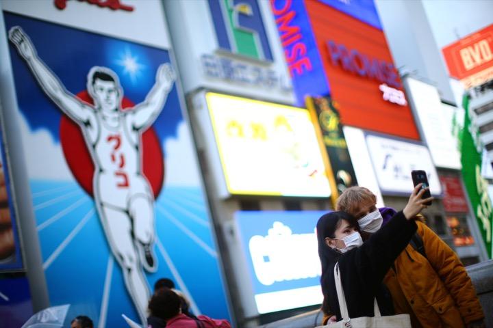 大阪の街のどこかでオミクロン株の市中感染が静かに広がっている？　Edgard Garrido - REUTERS
