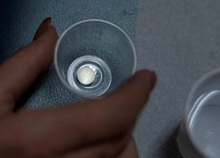 　ミフェプリストンやミソプロストールといった経口妊娠中絶薬の利用を取り締まっているポーランドや米国などの国では、中絶を希望する妊婦が苦労を味わっている。写真は米ニューメキシコ州サンタ・テレサで１月１３日撮影（２０２３年　ロイター/Evelyn Hockstein）