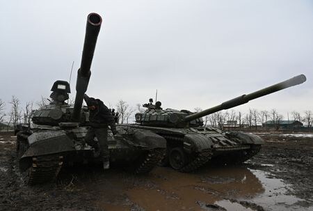 　ロシアの通信社によると、ロシア軍は８日、南部で夜間戦術演習を開始した。ロシア・ロストフ州で２月３日撮影（２０２２年　ロイター／Sergey Pivovarov）