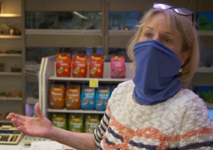 マスクが心理的に影響し、ショッピングをネガティブな体験にしてしまっている...... Bayerischer Rundfunk-YouTube