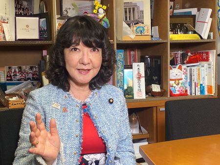 　１０月２１日、 朝日新聞やフジテレビなどは自民党の高市早苗総裁が同日に発足する新内閣の財務相に自民の片山さつき元地方創生担当相（写真）を充てる方針だと報じた。都内で２０２４年４月撮影（２０２５年　ロイター/Kentaro Sugiyama）