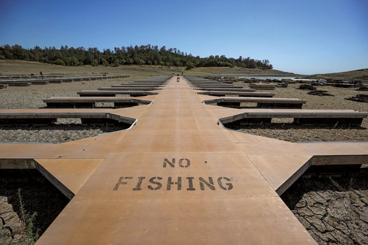 米カリフォルニア州にあるフォルサム湖（5月10日）　JUSTIN SULLIVAN/GETTY IMAGES