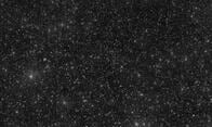 無数の星？　いいえ、白い点はすべて超大質量ブラックホール　星図が作成される