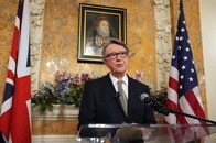 エプスタインに「私の親友」と呼ばれていたマンデルソン駐米英国大使が解任