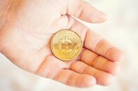 ビットコインが一時50万円を突破！　投機かそうでないか判断のポイントは？