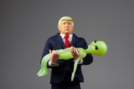 トランプ、オバマ元米大統領の宇宙人「実在」発言を「重大な過ち」「機密情報漏洩」と非難