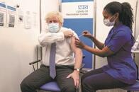 オミクロンvsブースター、接種で世界をリードするイギリスの今後に注目