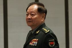 中国、軍最高指導機関から2人解任　規律違反調査受け