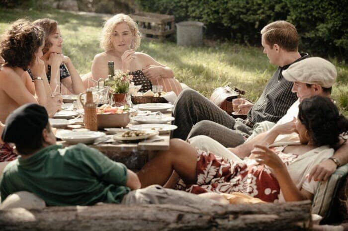 映画『リー・ミラー 彼女の瞳が映す世界』ピクニックの場面