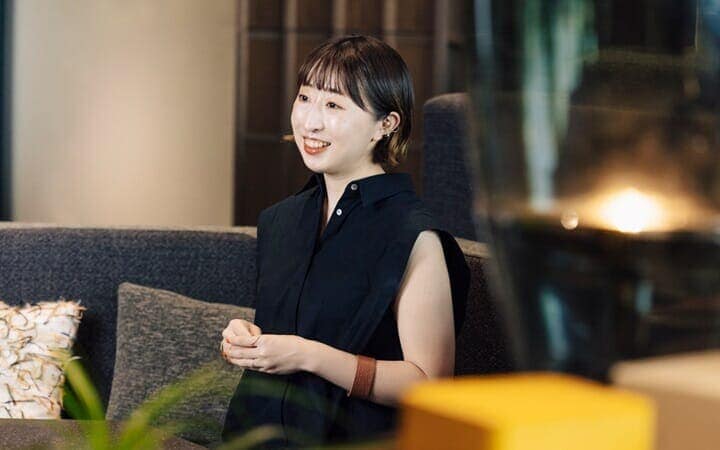 インタビューに答える改正菜摘