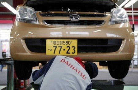 　３月３１日、ダイハツ工業は、軽自動車の「ムーブ」と受託生産している富士重工業の「ステラ」の２車種計約９万７０００台をリコールすると発表した。写真は「ムーブ」。都内販売店で２０１４年１１月撮影（２０１６年　ロイター／Yuya Shino）