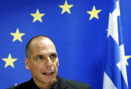 　６月１８日、ギリシャのバルファキス財務相は、ユーロ圏は「アクシデントを容認する」心理状態に危険なほどに近づいていると述べた。写真はルクセンブルクで撮影（２０１５年　ロイター/Francois Lenoir）
