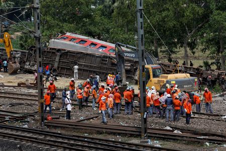 ６月４日、 インド東部オディシャ州バーラソールで２日に起きた列車衝突事故は死者が２７５人となり、初期調査で信号の異常が原因として浮上したことが分かった。事故現場で４日撮影（２０２３年　ロイター/Adnan Abidi）