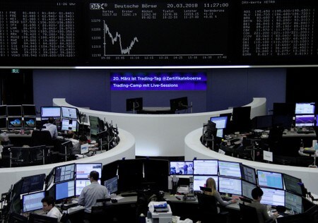 　４月５日、米中貿易摩擦は一部の欧州企業にとって中国市場でライバルの米企業からシェアを奪い取る好機で、特に航空機や通信機器、酒などの業界が恩恵を受けそうだ。写真はフランクフルトの証券市場で３月撮影（２０１８年　ロイター）