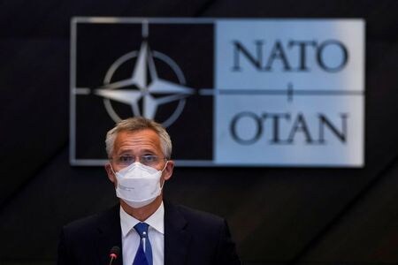 北大西洋条約機構（ＮＡＴＯ）外相はオンライン形式で会議を開き、タリバンに対しアフガニスタンを再びテロリストの温床にしないよう警告すると同時に、西側諸国に対し介入を呼び掛けた。写真はＮＡＴＯのストルテンベルグ事務総長。２０日、ブリュッセルで撮影（２０２１年　ロイター／Francisco Seco/Pool via REUTERS）
