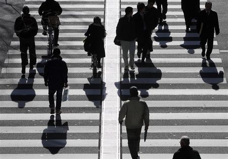 　１月２４日、総務省によると、１２月の全国消費者物価指数（生鮮食品を除く、コアＣＰＩ）は１０２.２となり、前年比０．７％上昇した。都内で２０１１年１月撮影（２０２０年　ロイター/Yuriko Nakao）