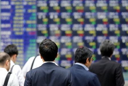 　１２月２６日、東京株式市場で日経平均は、前営業日比５１円８２銭高の３万３３０５円８５銭と、わずかに３日続伸して取引を終えた。写真は２０１７年９月、都内で撮影（２０２３年　ロイター/Toru Hanai）
