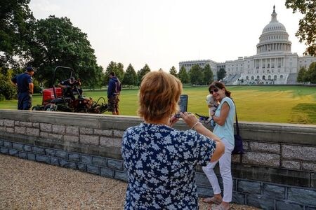 旅行検索・比較サイトの「カヤック」は１８日、米国への海外旅行に関連した検索が、１６日に前週比４８％急増したと発表した。９月撮影（２０２１年　ロイター/Jonathan Ernst）